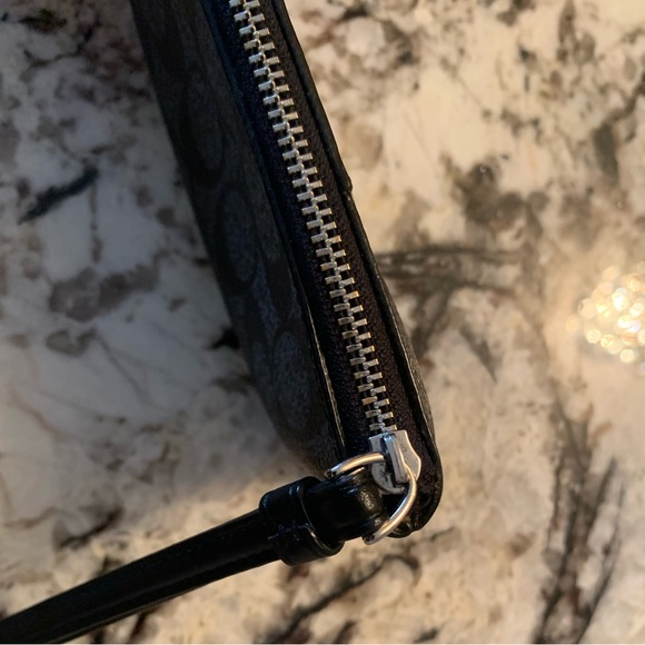 Like NEW Coach Wristlet, Black & Grey Coated Canvas - Picture 3 of 8